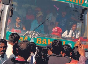 गुस्साए किसानों ने रोका हाईवे 2 it111217 1