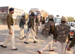 गुस्साए किसानों ने रोका हाईवे 1 it111217 8