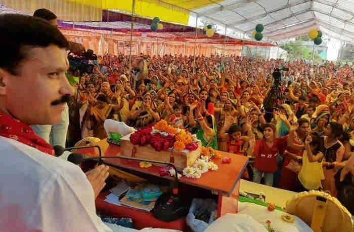 गोवर्धन महोत्सव : गौ सेवा से होती है गोविन्द की प्राप्ति गोवर्धन महोत्सव : गौ सेवा से होती है गोविन्द की प्राप्ति