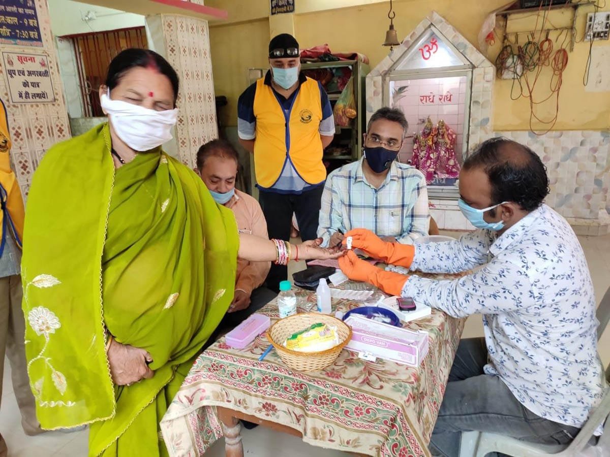 लायंस क्लब (Lions club) के मधुमेह शिविर में हुई जांच 1 Lions Club check up camp