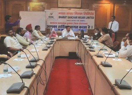 बीएसएनएल नेटवर्क में समस्या पर दिए सांसद ने निर्देश 1 9 it 4