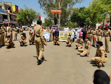 एनसीसी की छात्राओं ने निकाली नशा मुक्ति पर रैली