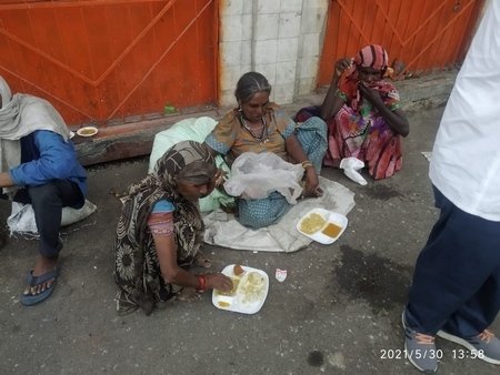 पवार की स्मृति में गरीबों को निःशुल्क भोजन कराने पर आभार व्यक्त 1 IMG 20210530 WA0030