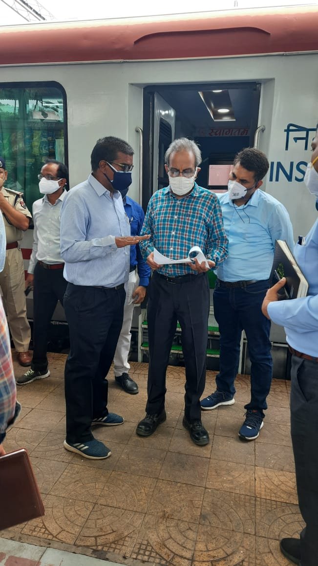 डीआरयूसीसी मेंबर ने दिया डीआरएम को मांग पत्र 1 IMG 20210630 WA0016