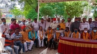 नवनियुक्त पदाधिकारियों का स्वागत कर पौधरोपण किया 2 bjp 2