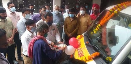 आधुनिक एंबुलेंस सरकारी अस्पताल को सौंपी 1 8 it 3
