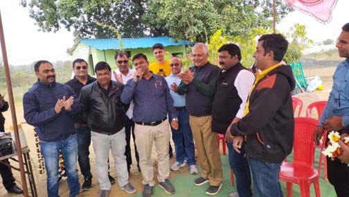 नववर्ष मिलन में सीनियर केमिस्ट का सम्मान नववर्ष मिलन में सीनियर केमिस्ट का सम्मान