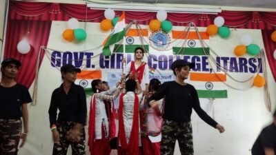 विभिन्न प्रतियोगिताओं आयोजन कर मनाया ''आजादी का अमृत महोत्सव'' 2 08