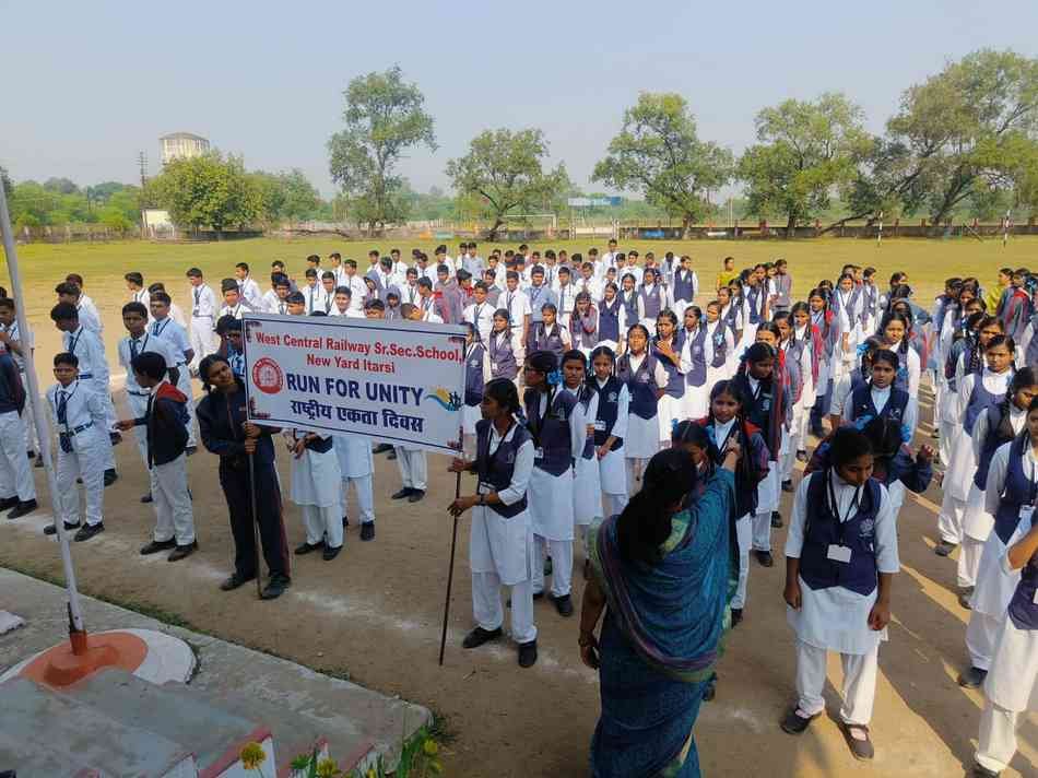 रेल कर्मियों ने ली राष्ट्रीय एकता की शपथ, विद्यार्थी रन फॉर यूनिटी में दौड़े रेल कर्मियों ने ली राष्ट्रीय एकता की शपथ, विद्यार्थी रन फॉर यूनिटी में दौड़े