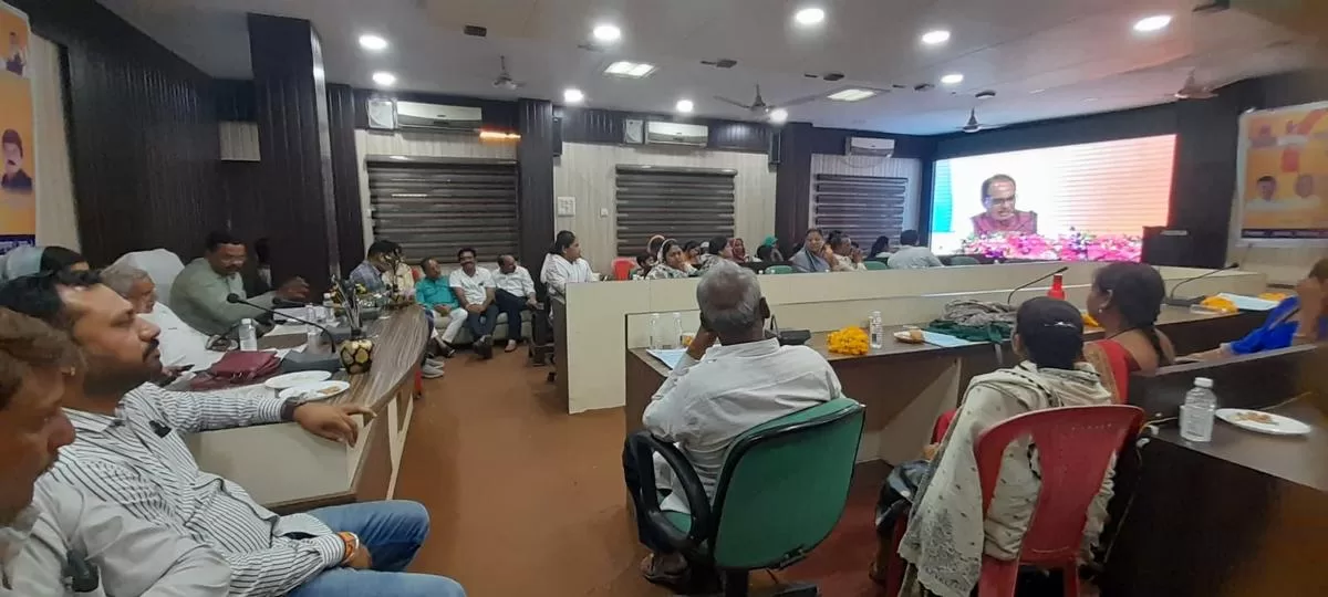 फेरी, रेहड़ी वालों को योजनांतर्गत चेक वितरित किये फेरी, रेहड़ी वालों को योजनांतर्गत चेक वितरित किये