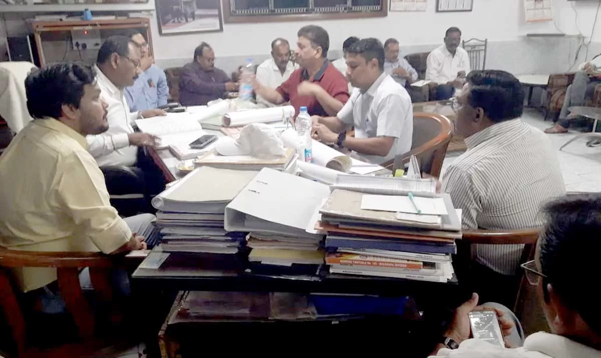 रेलवे स्टेशन पर राजभाषा उपसमिति की बैठक में हिन्दी के प्रचार-प्रसार पर जोर रेलवे स्टेशन पर राजभाषा उपसमिति की बैठक में हिन्दी के प्रचार-प्रसार पर जोर