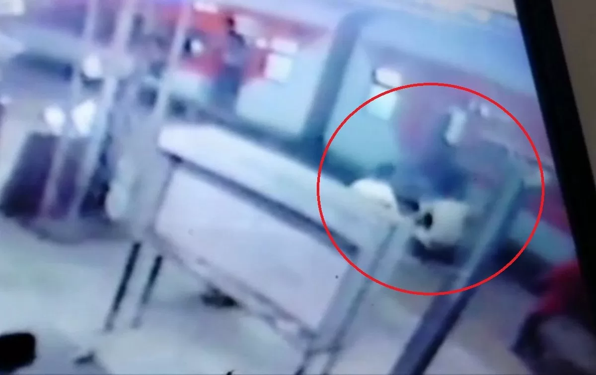 Video : जीआरपी कॉन्स्टेबल ने बचायी युवती की जान Video : जीआरपी कॉन्स्टेबल ने बचायी युवती की जान
