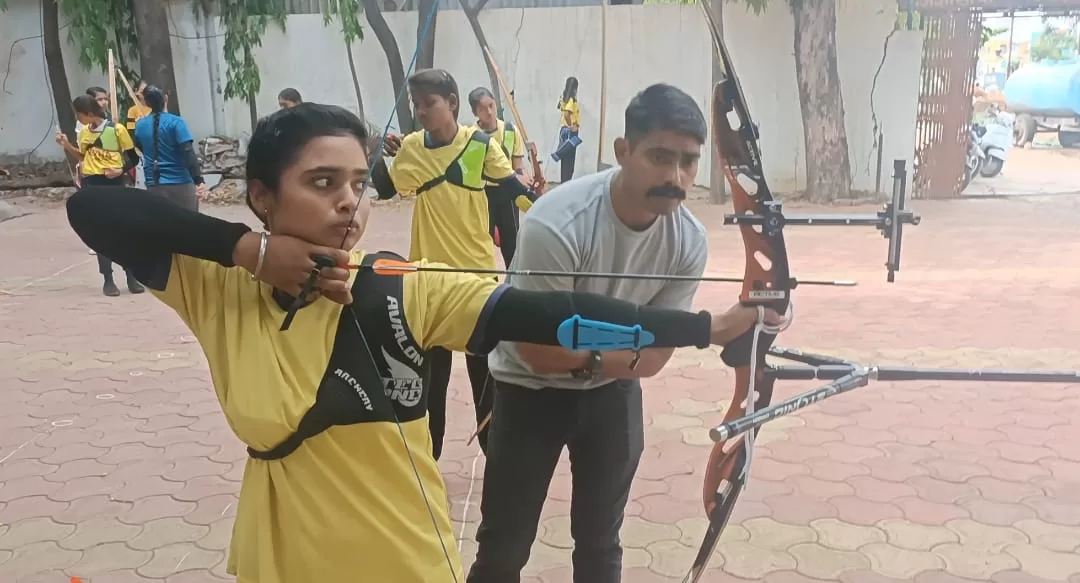 तीरंदाजी एनआईएस कोच सूरज नंद ने तीरंदाज खिलाडिय़ों को बताएं टिप्स तीरंदाजी एनआईएस कोच सूरज नंद ने तीरंदाज खिलाडिय़ों को बताएं टिप्स