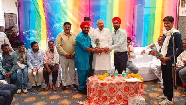 वार्ड 18 में सड़क एवं नाली निर्माण का भूमि पूजन लाडली बहनाओं ने किया 2 Bhumipujan2