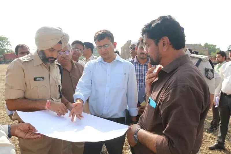 कलेक्टर एवं एसपी ने मुख्यमंत्री लाड़ली बहना सम्मेलन की तैयारियों का किया निरीक्षण कलेक्टर एवं एसपी ने मुख्यमंत्री लाड़ली बहना सम्मेलन की तैयारियों का किया निरीक्षण