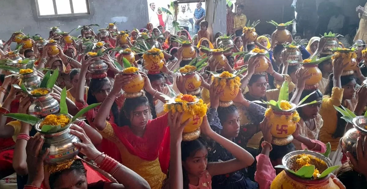 दो दिवसीय पांच कुंडीय गायत्री महायज्ञ में 55 दीक्षा संस्कार हुए दो दिवसीय पांच कुंडीय गायत्री महायज्ञ में 55 दीक्षा संस्कार हुए