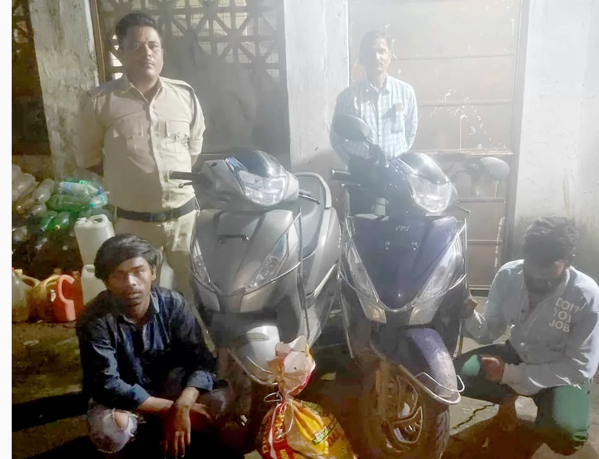 दो लाख से अधिक की शराब और अन्य सामान जब्त दो लाख से अधिक की शराब और अन्य सामान जब्त