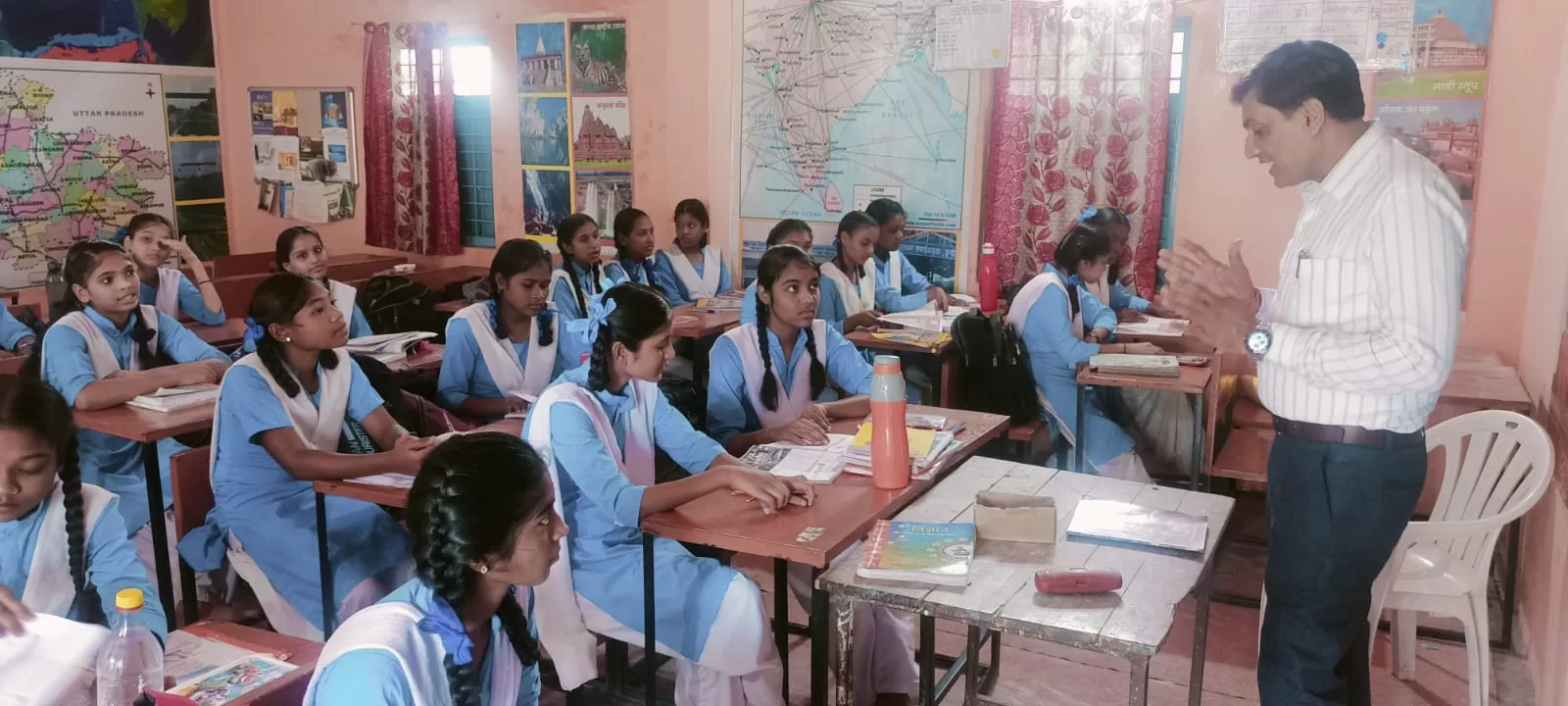 नपाध्यक्ष ने दसवीं की छात्राओं को पढ़ाया आर्थिक प्रबंधन और समग्र विकास नपाध्यक्ष ने दसवीं की छात्राओं को पढ़ाया आर्थिक प्रबंधन और समग्र विकास