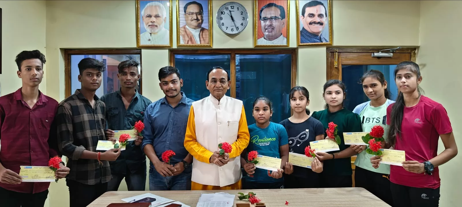मुख्यमंत्री कप एथलेटिक्स खिलाडिय़ों को विधायक ने किया पुरस्कृत मुख्यमंत्री कप एथलेटिक्स खिलाडिय़ों को विधायक ने किया पुरस्कृत