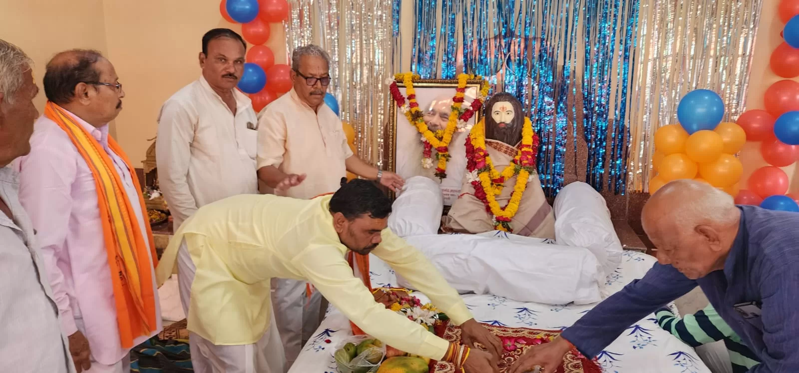नार्मदीय ब्राह्मण समाज की गुरुगादी पर गुरु पूर्णिमा पर पहुंचे सैंकड़ों भक्त नार्मदीय ब्राह्मण समाज की गुरुगादी पर गुरु पूर्णिमा पर पहुंचे सैंकड़ों भक्त
