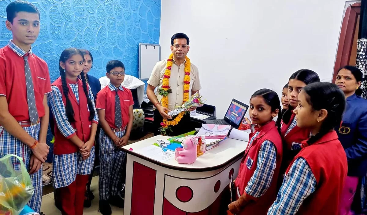 साईं विद्या मंदिर के बच्चों ने किया डॉक्टर्स का सम्मान साईं विद्या मंदिर के बच्चों ने किया डॉक्टर्स का सम्मान