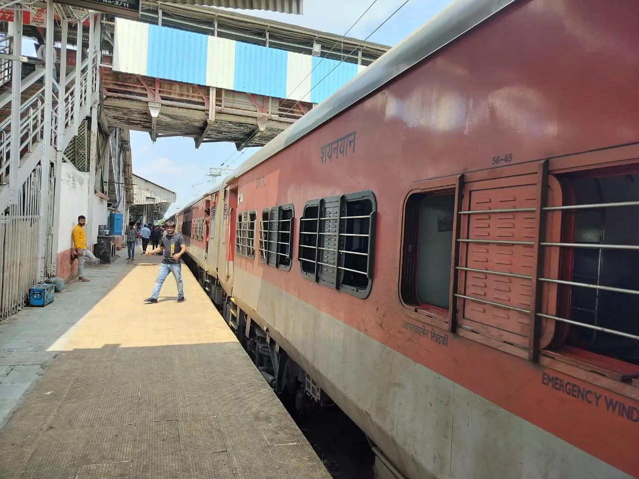 नागपुर रेलखंड पर मूसलाधार बारिश से कई ट्रेनें प्रभावित