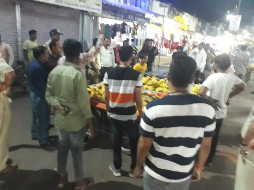बेलगाम कथित फल विक्रेताओं पर पुलिस ने की कार्रवाई, जब्त किए ठेले बेलगाम कथित फल विक्रेताओं पर पुलिस ने की कार्रवाई, जब्त किए ठेले