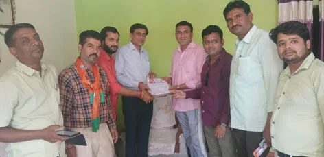 वार्ड 23 में प्रधानमंत्री नरेंद्र मोदी का संदेश लेकर घर-घर पहुंचे भाजपा कार्यकर्ता 1 BJP 4 jpg