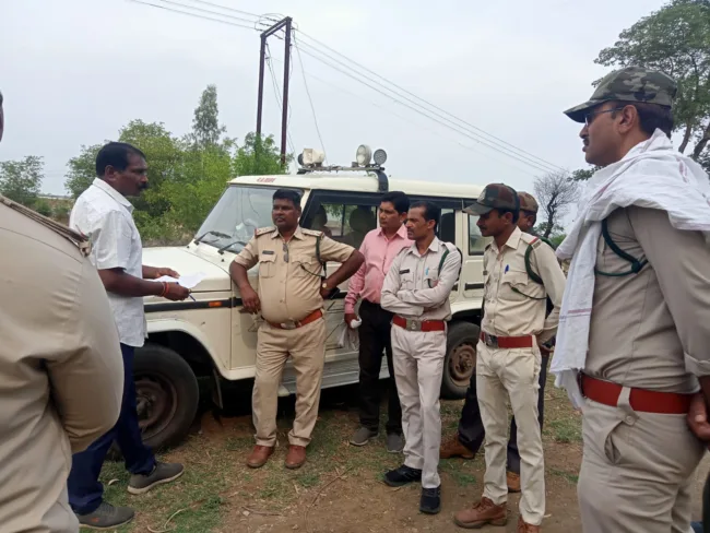 वायसन का रेस्क्यू करने पहुंची वन विभाग की टीम, नहर से निकाला 2 Bison 1