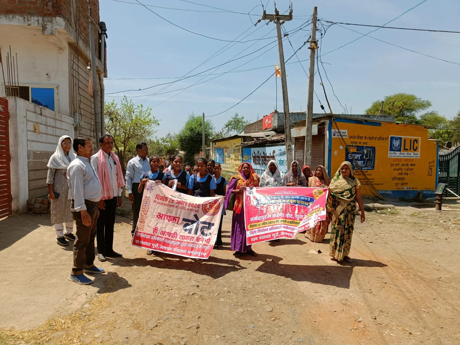 गुर्रा में रैली निकालकर किया मतदाताओं को जागरूक 1 Gurra jpg