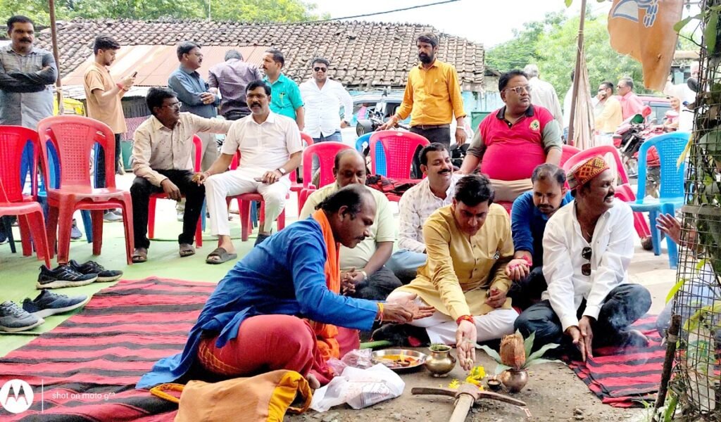 Bhoomipujan of construction of road and drain at a cost of Rs 30 lakh in Ward 06