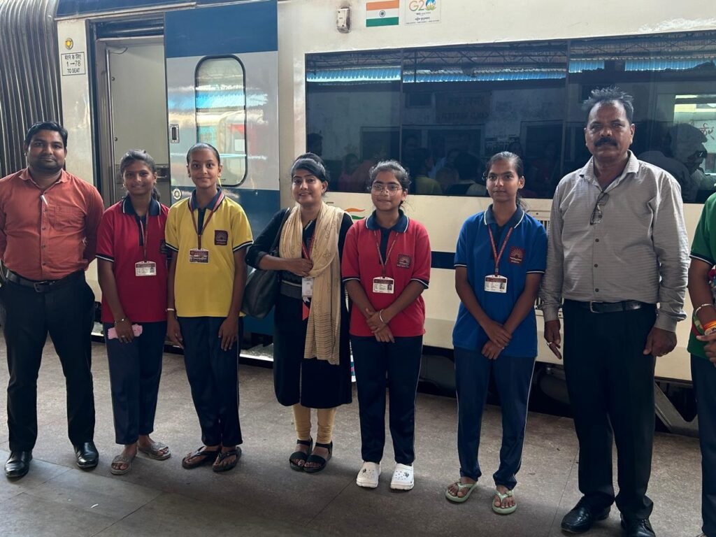 05 girl students of PMShri Kendriya Vidyalaya CPE Itarsi selected in National Hockey Competition