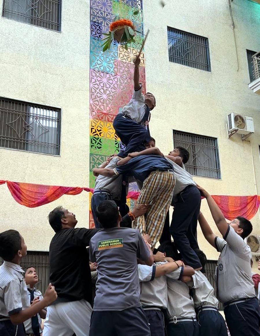 Janmashtami festival celebrated with Dahi Handi in Vardhaman Public School premises