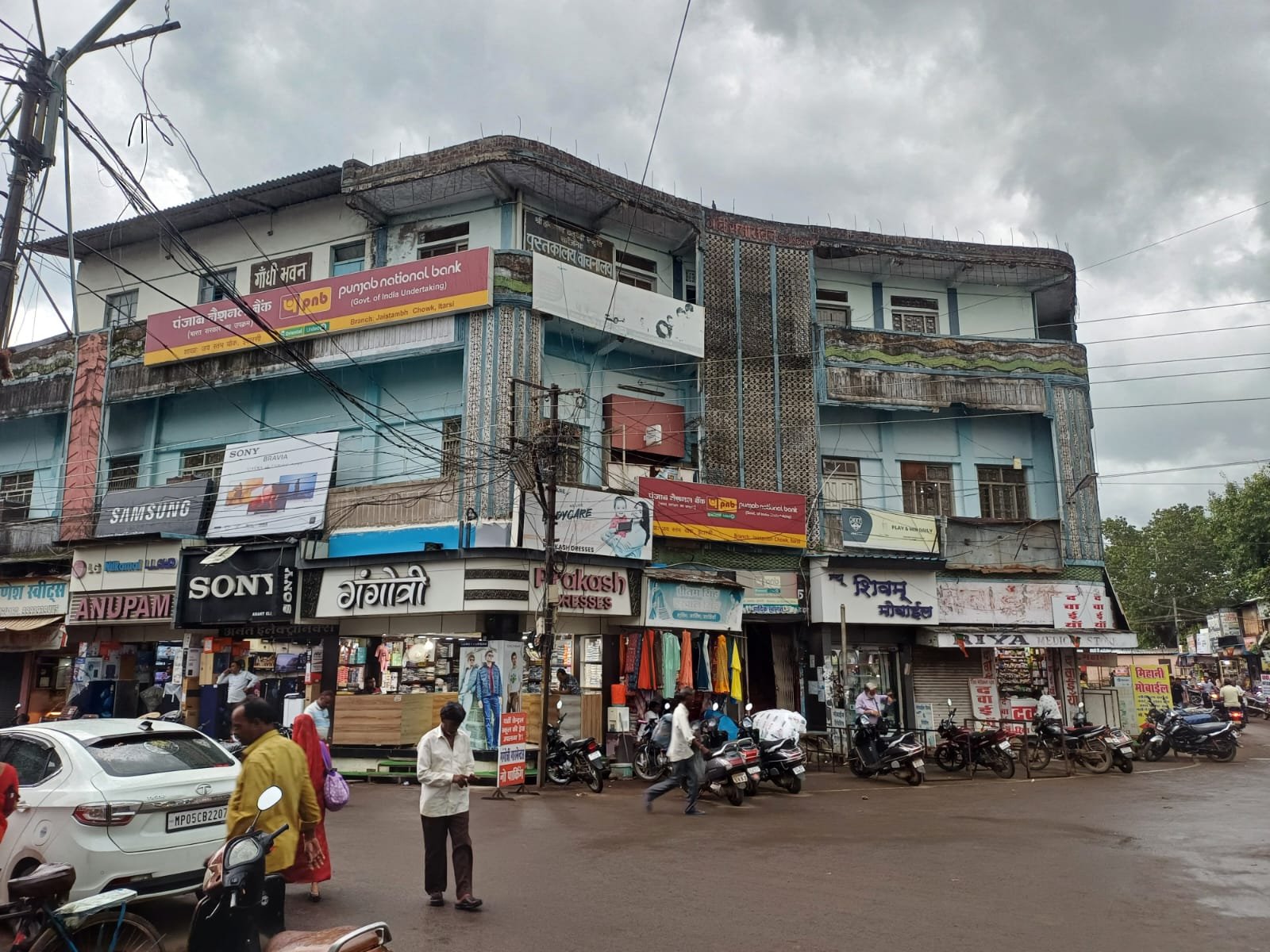 50 year old Gandhi Sabha building will be demolished, declared dilapidated