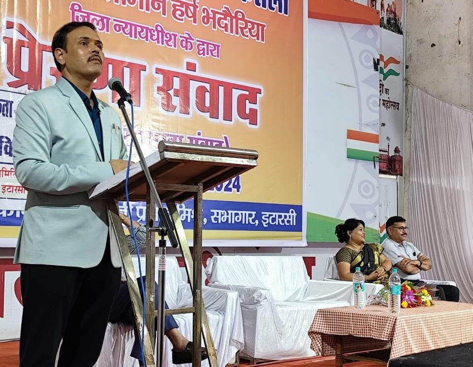 केसला ब्लॉक के शिक्षकों से किया विधिक साक्षरता संवाद 1 Legal literacy dialogue held with teachers of Kesla block