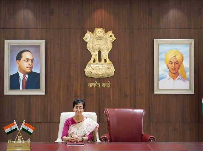 Atishi took over the charge of Chief Minister of Delhi, sat on the second chair