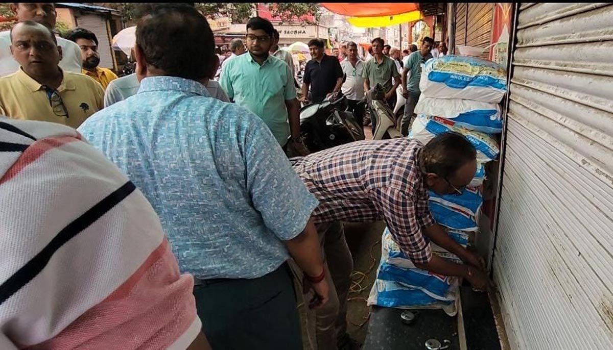 Agrawal community installed locks, the shopkeeper broke the locks and opened the shop.