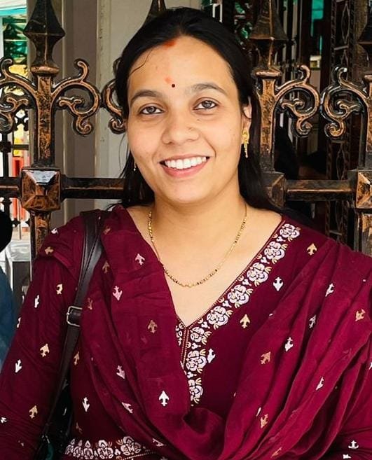 Falguni Mishra of Vardhman Mahavidyalaya Itarsi gets gold medal