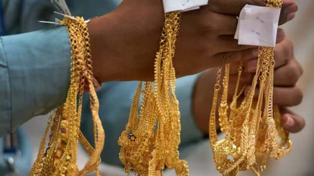 Bullion market continues to decline, gold and silver prices fall for the third consecutive day