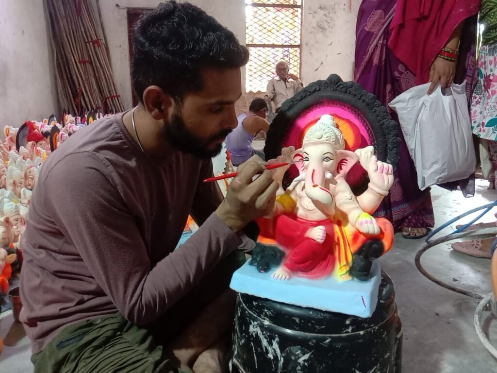 Sculptors busy in giving attractive look to Ganesh idols