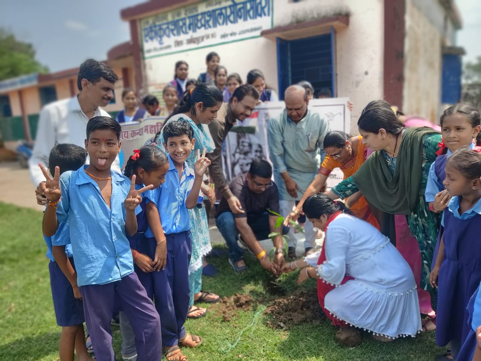 NCC and NSS student unit planted saplings in Sona Sanwari