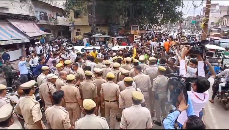 Kanpur: Hindu organizations protested against Bangladesh during cricket test match.