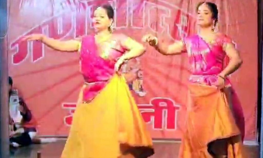 Kathak dance artists gave an attractive presentation in village Zamani.