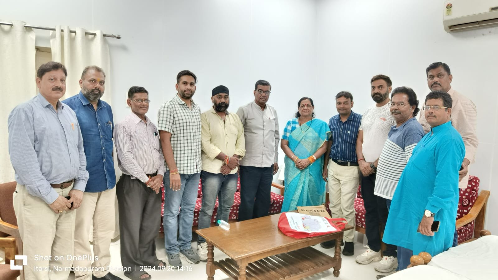 Shopkeepers of Gandhi Sabha Bhavan met MP Smt. Narolia