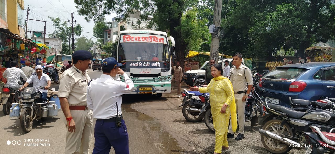 RTO seized 6 buses which were unloading without stoppage