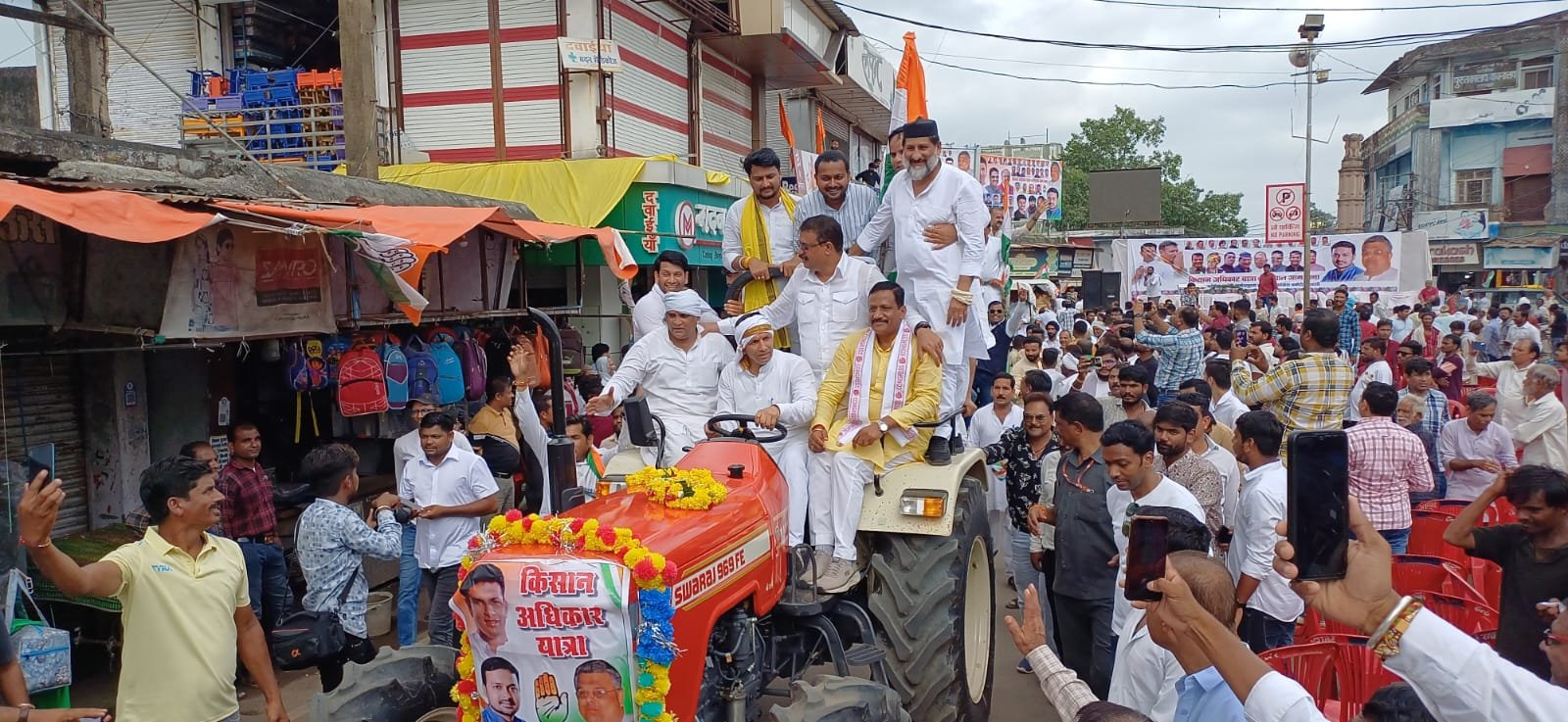 One and a half hundred tractors included in Congress's Kisan Nyay Yatra rally