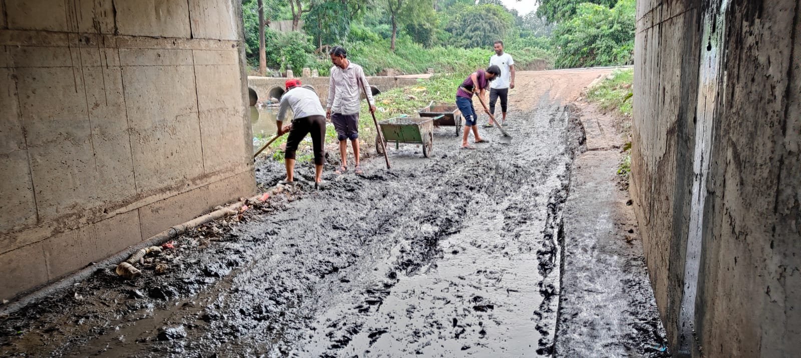 The road to South Bengaliya was cleared before Ganesh Utsav.