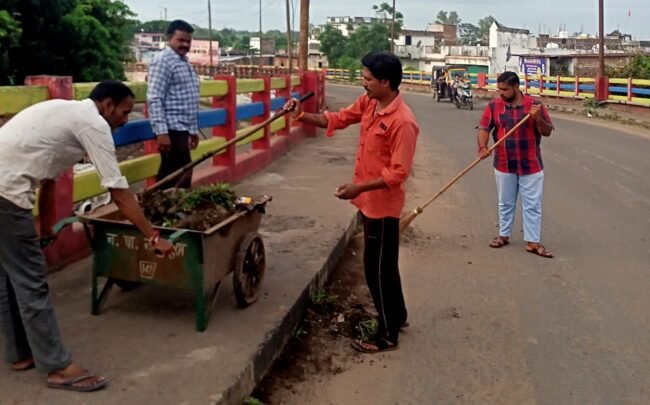 Preparations for Swachh Survekshan 2024 in full swing, cleaning campaign on overbridge lasted for three hours