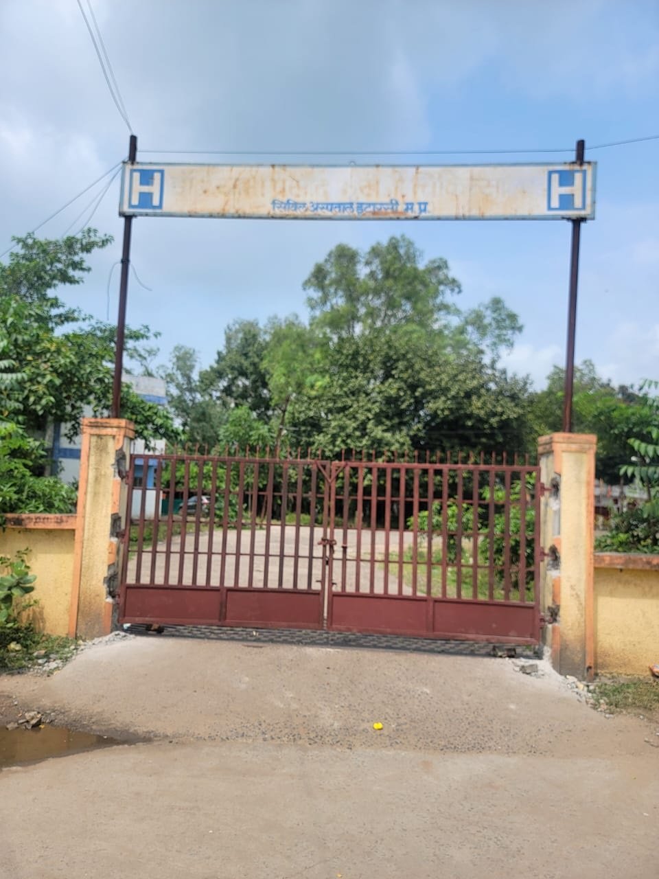 East gate of civil hospital closed, patients and relatives are going in circles