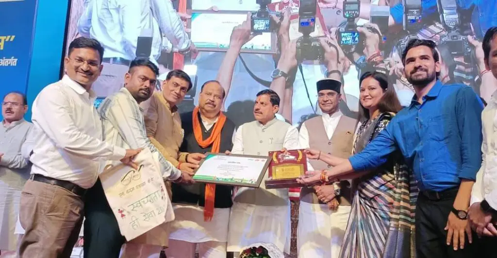 Itarsi Municipality gets honor from Chief Minister for innovation 'Waste to Wealth'